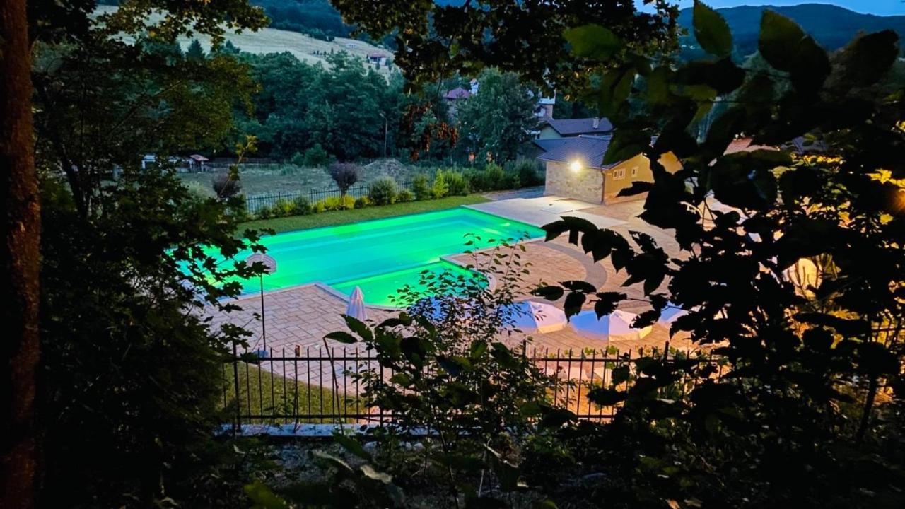 Комплекс Омайник Kalofer Exterior foto